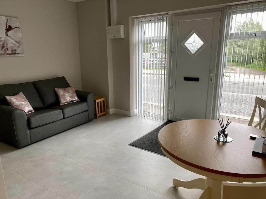 Erne Getaway No.7 Brand New 1 Bed Apartment Enniskillen Eksteriør billede