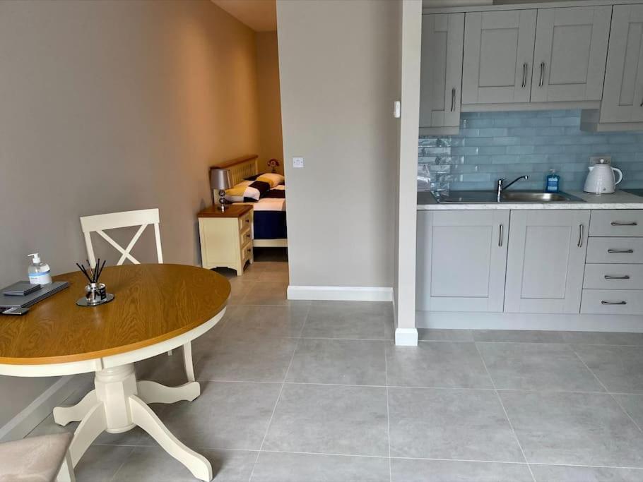 Erne Getaway No.7 Brand New 1 Bed Apartment Enniskillen Eksteriør billede